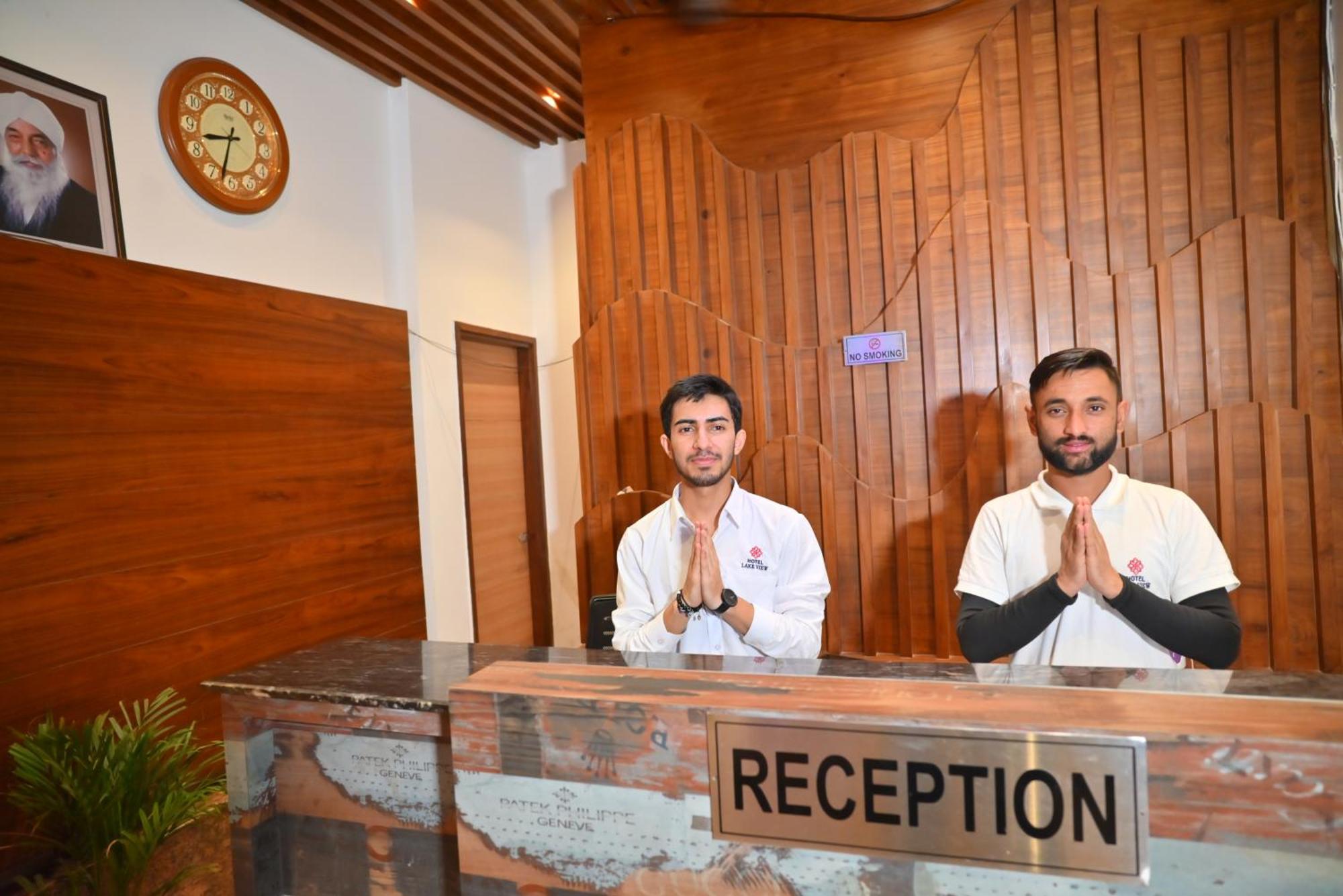 Hotel Lake View Chandigarh Ngoại thất bức ảnh