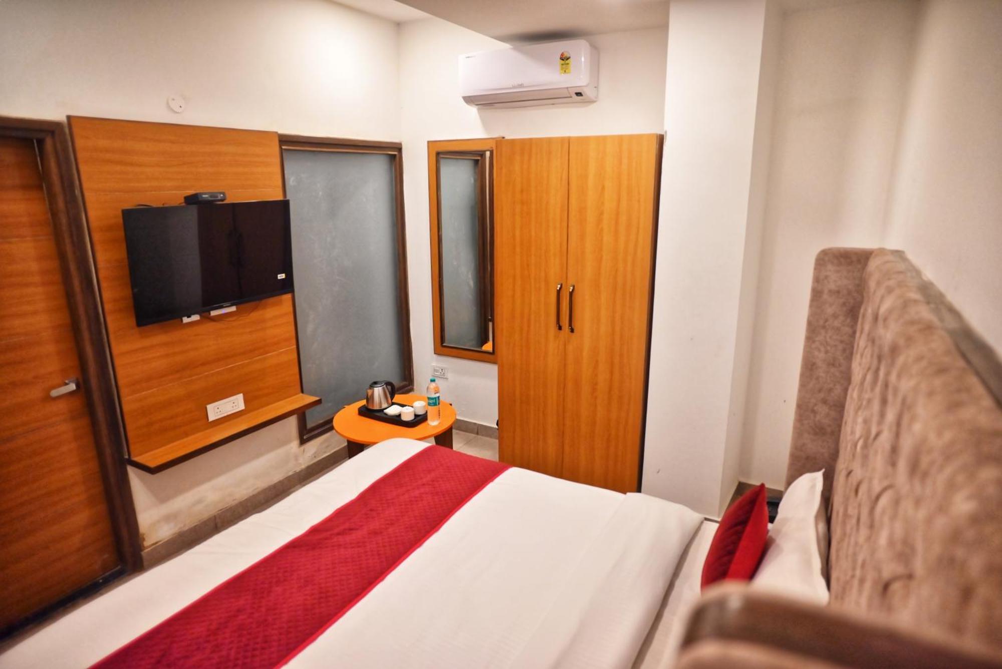 Hotel Lake View Chandigarh Ngoại thất bức ảnh