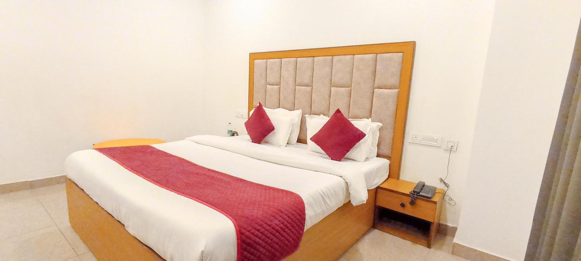 Hotel Lake View Chandigarh Ngoại thất bức ảnh