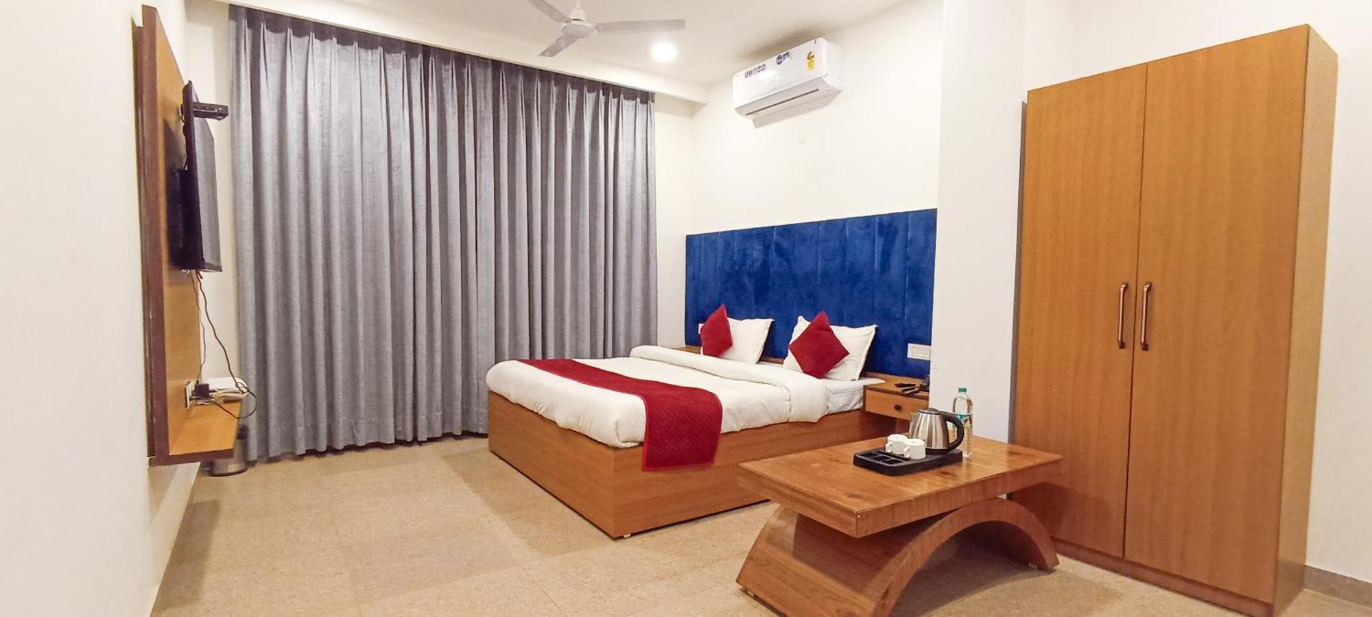 Hotel Lake View Chandigarh Ngoại thất bức ảnh