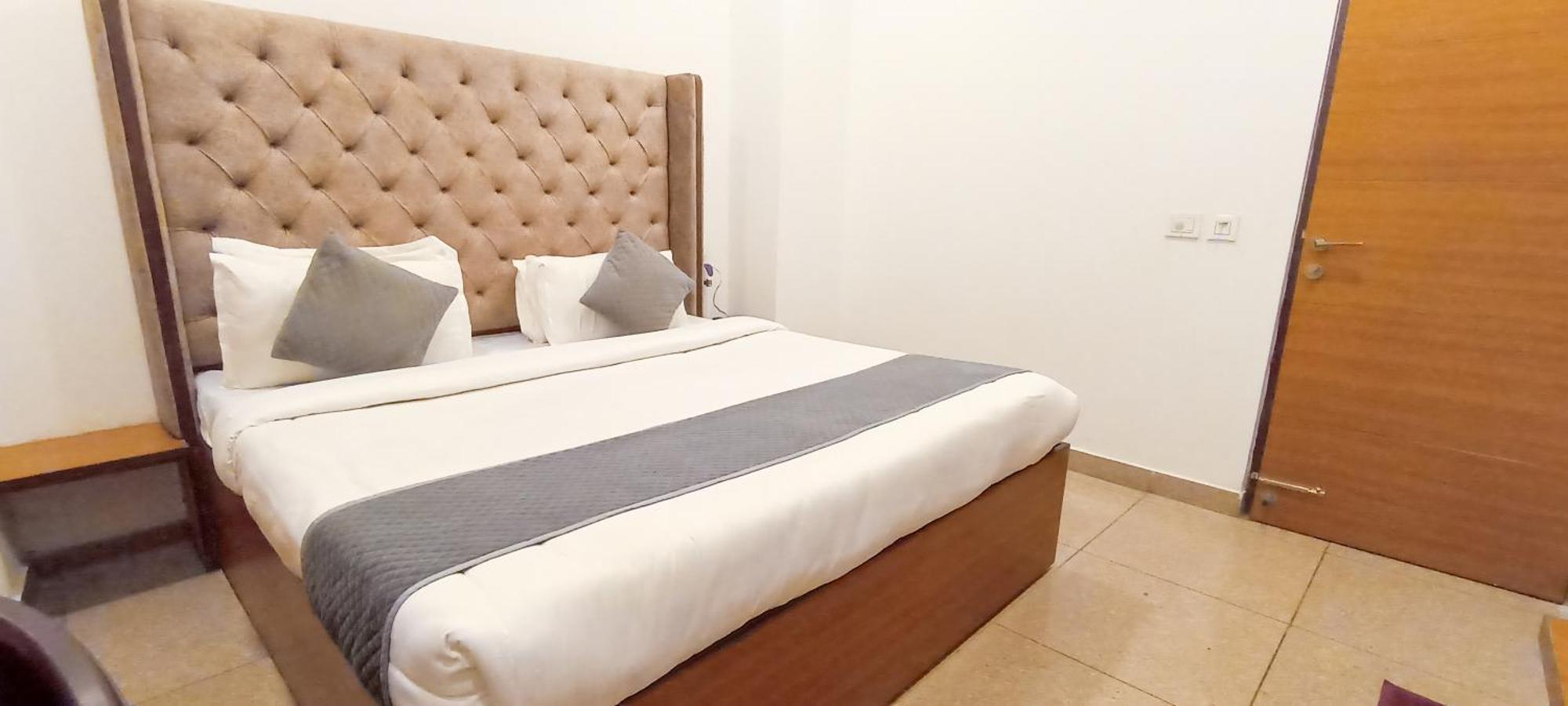Hotel Lake View Chandigarh Ngoại thất bức ảnh