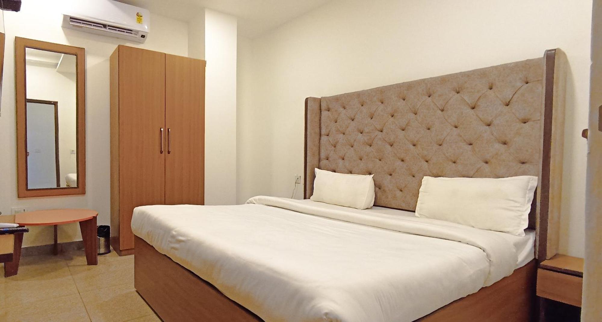 Hotel Lake View Chandigarh Ngoại thất bức ảnh
