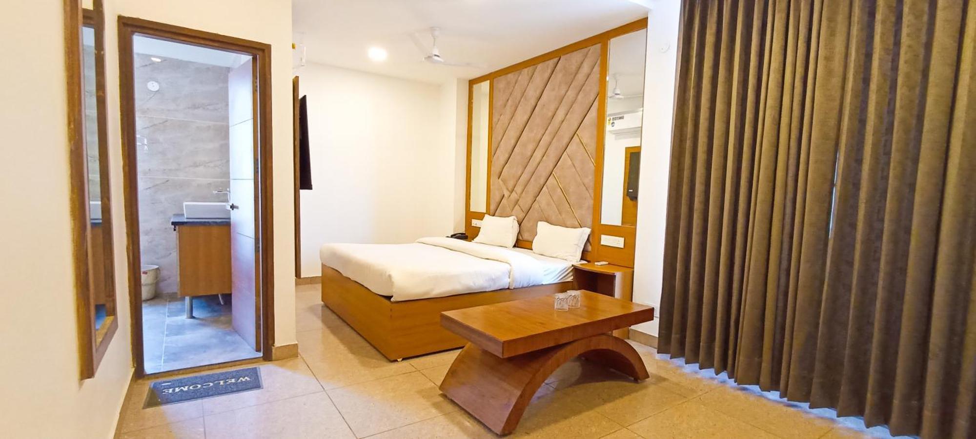 Hotel Lake View Chandigarh Ngoại thất bức ảnh