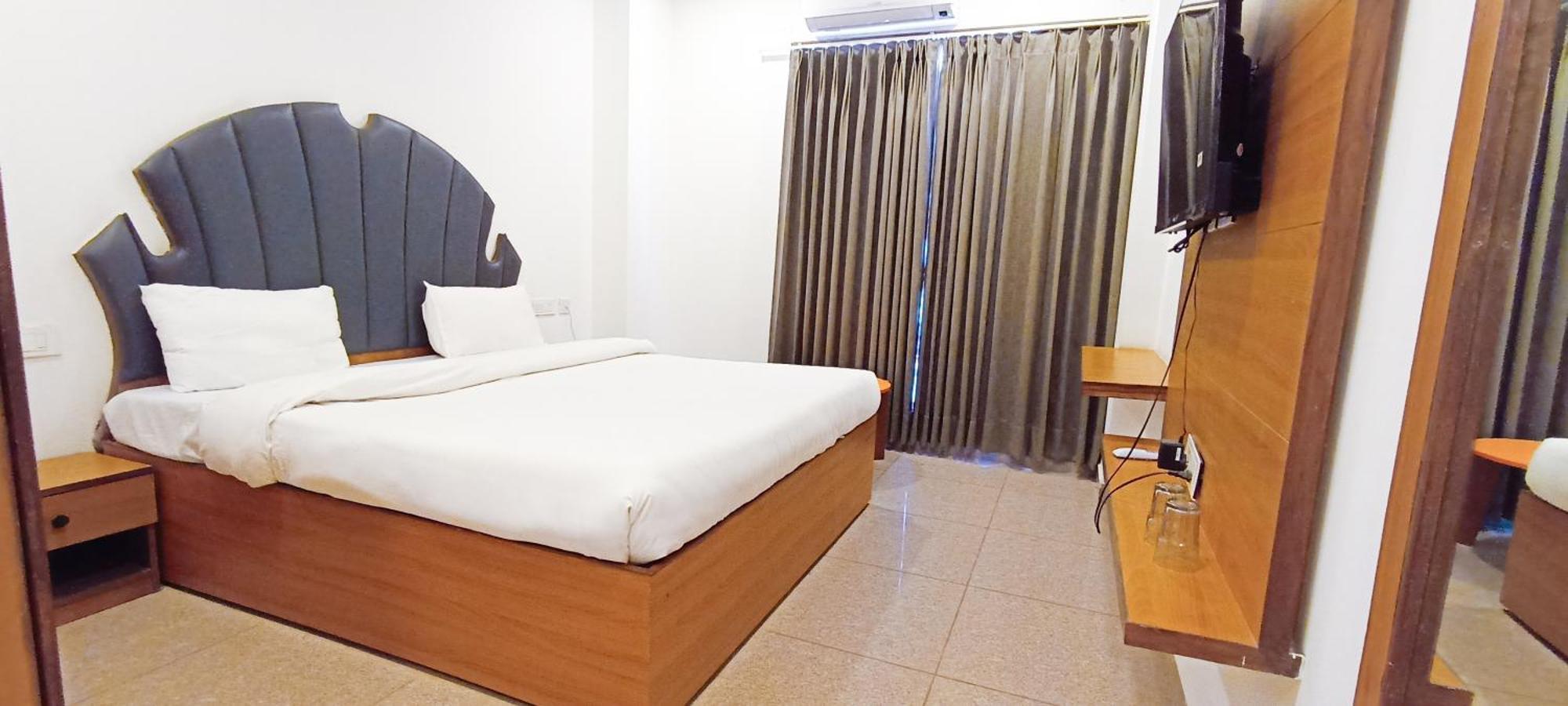 Hotel Lake View Chandigarh Ngoại thất bức ảnh
