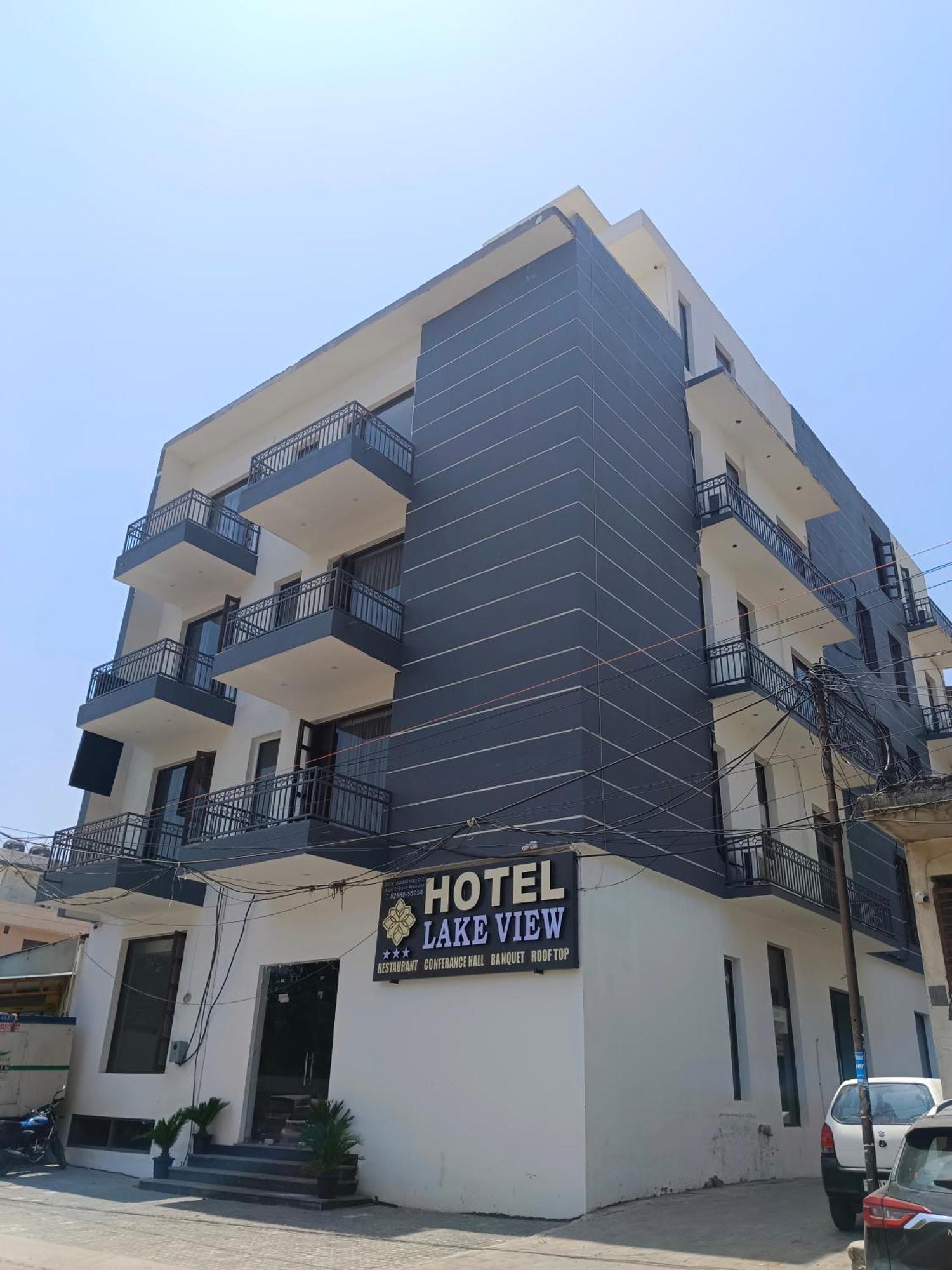 Hotel Lake View Chandigarh Ngoại thất bức ảnh