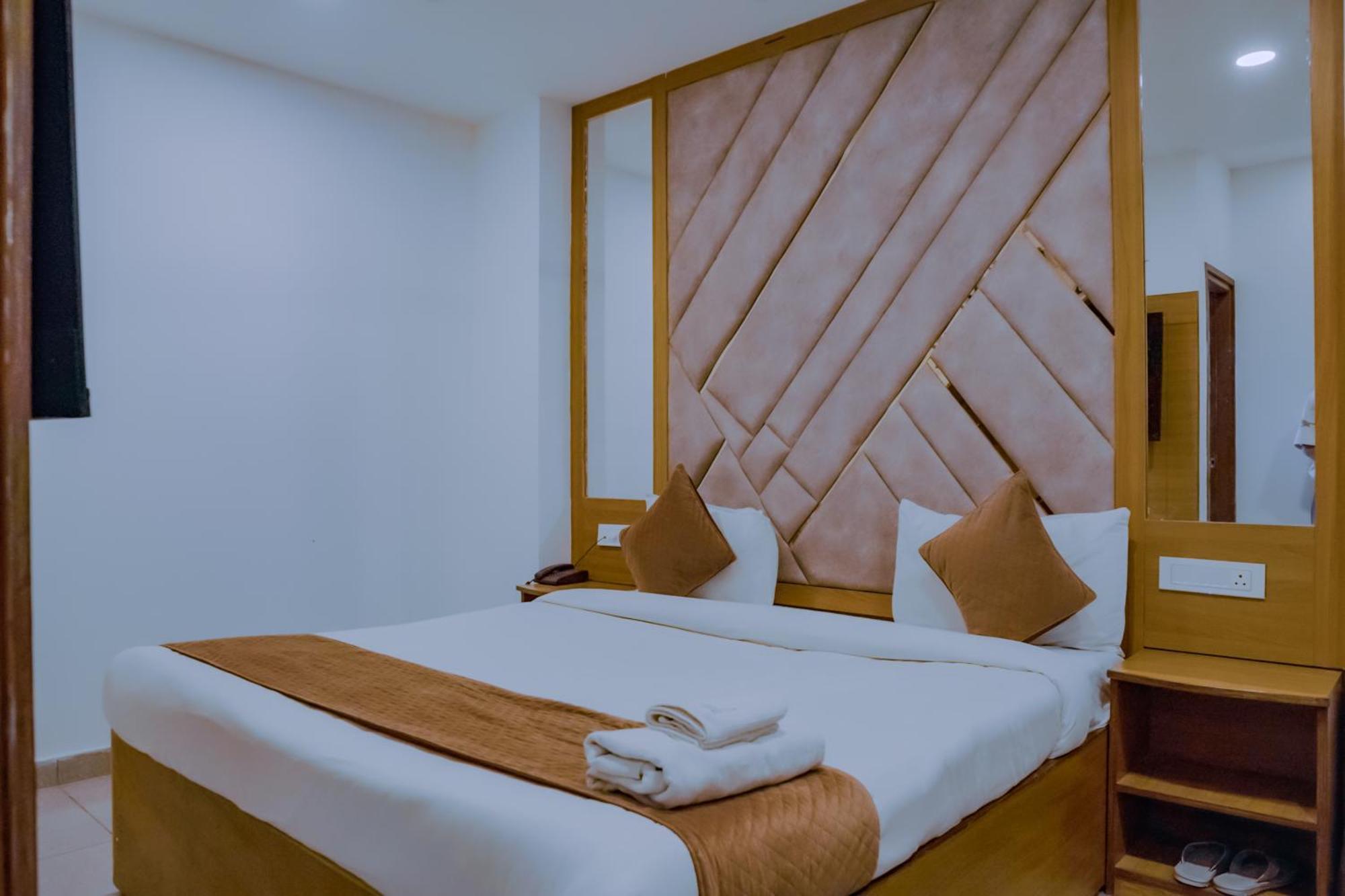 Hotel Lake View Chandigarh Ngoại thất bức ảnh