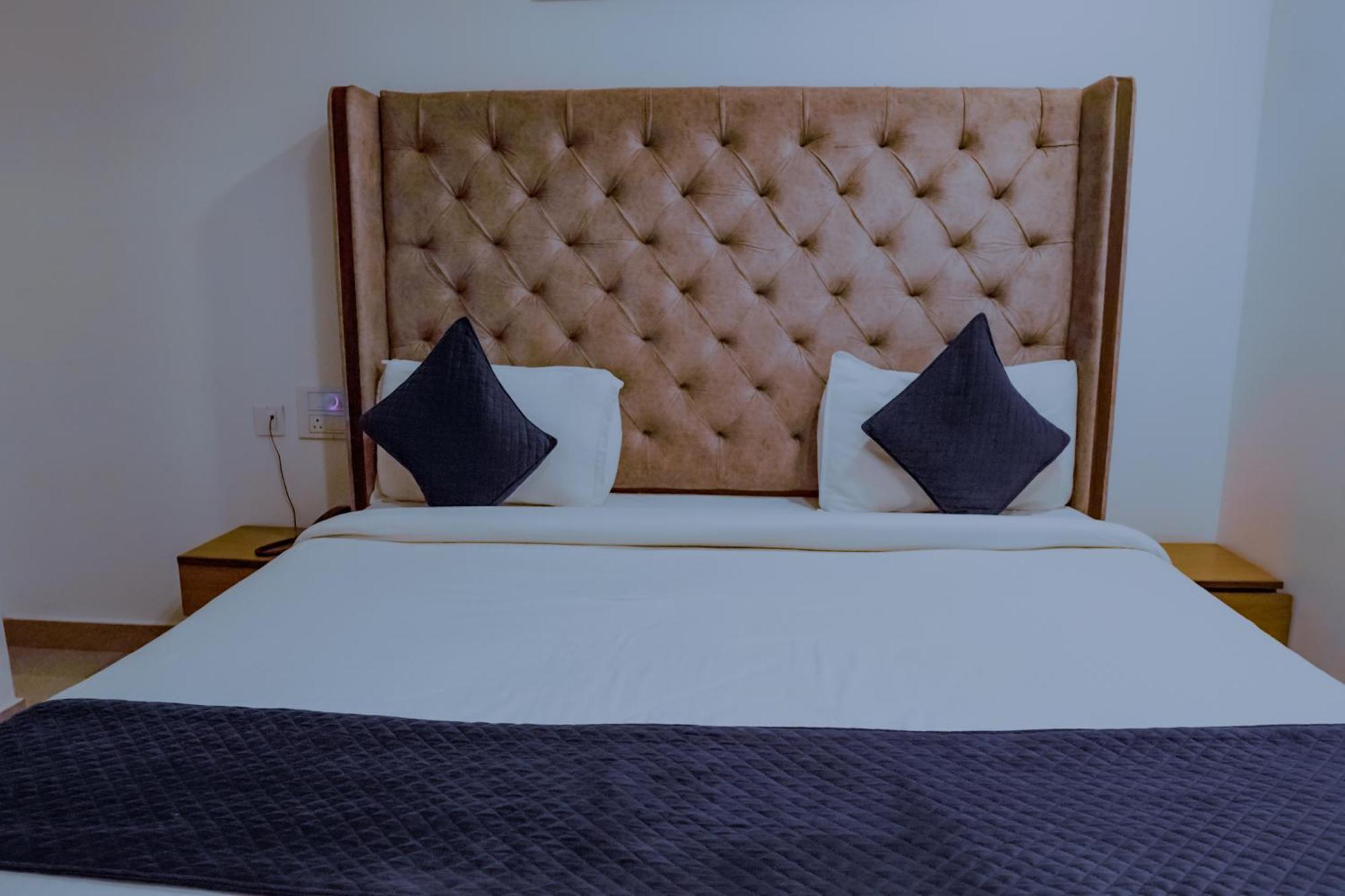 Hotel Lake View Chandigarh Ngoại thất bức ảnh