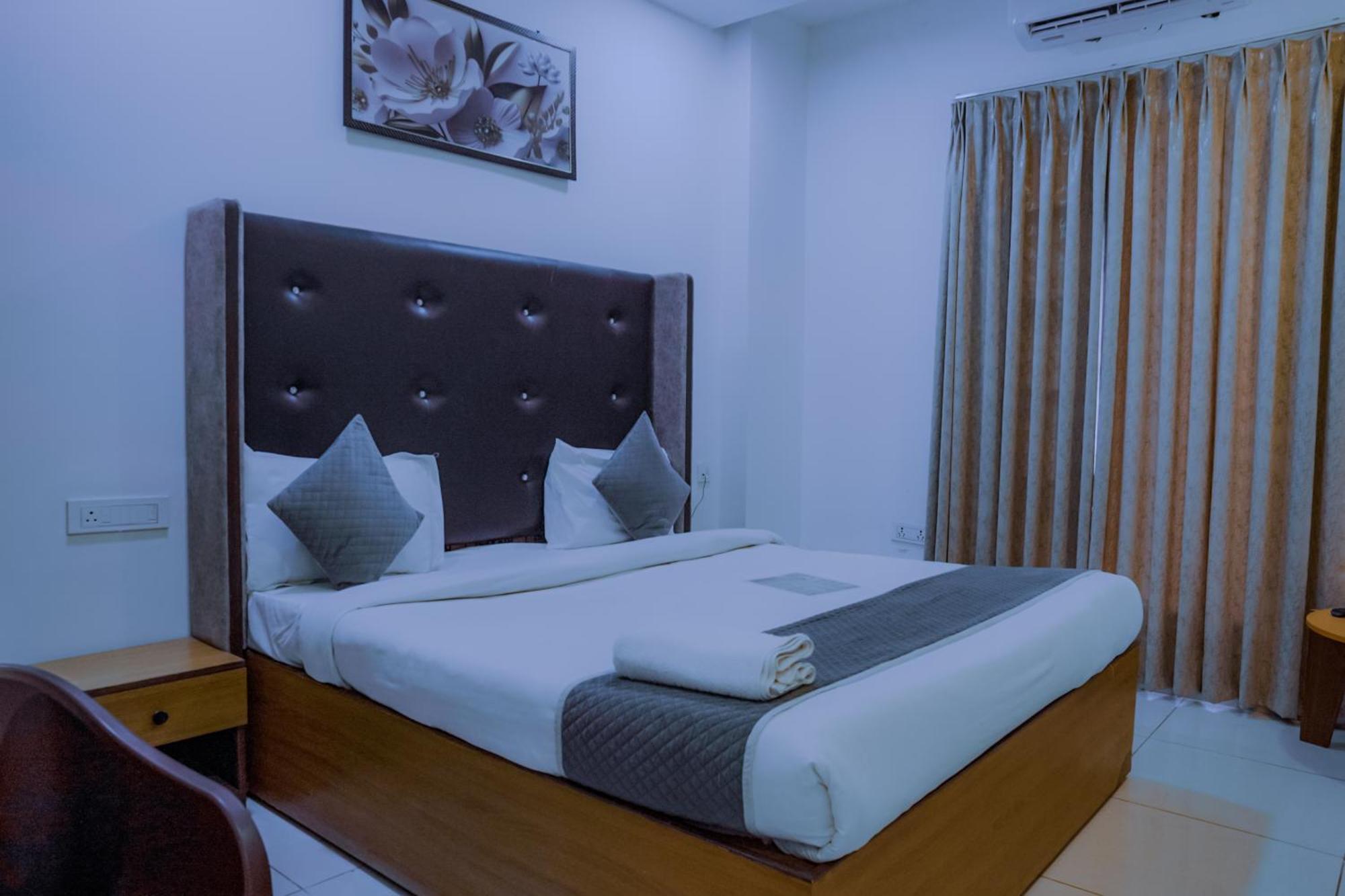 Hotel Lake View Chandigarh Ngoại thất bức ảnh